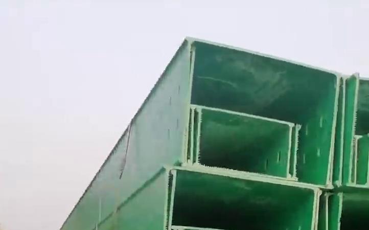 大跨距梯級式電纜橋架一米多少錢？